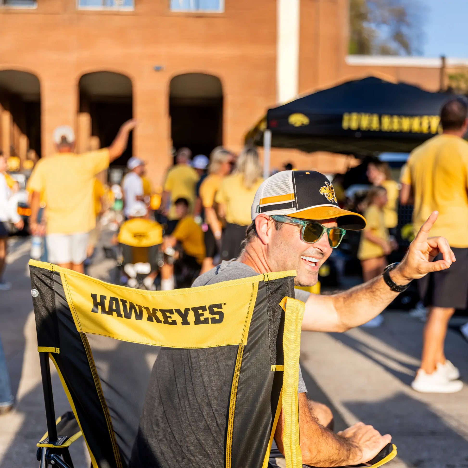 College Comfort Pro Rocker™ - Iowa Hawkeyes - Ready Routine